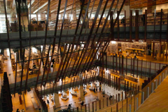 富山市ガラス美術館（図書館）２
