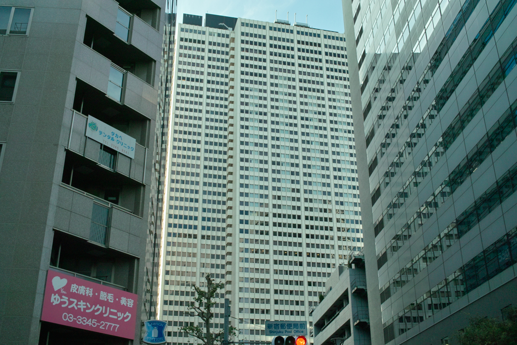 秋空の新宿４