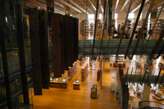 富山市ガラス美術館（図書館）１
