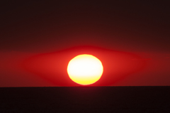 水平線から登る太陽