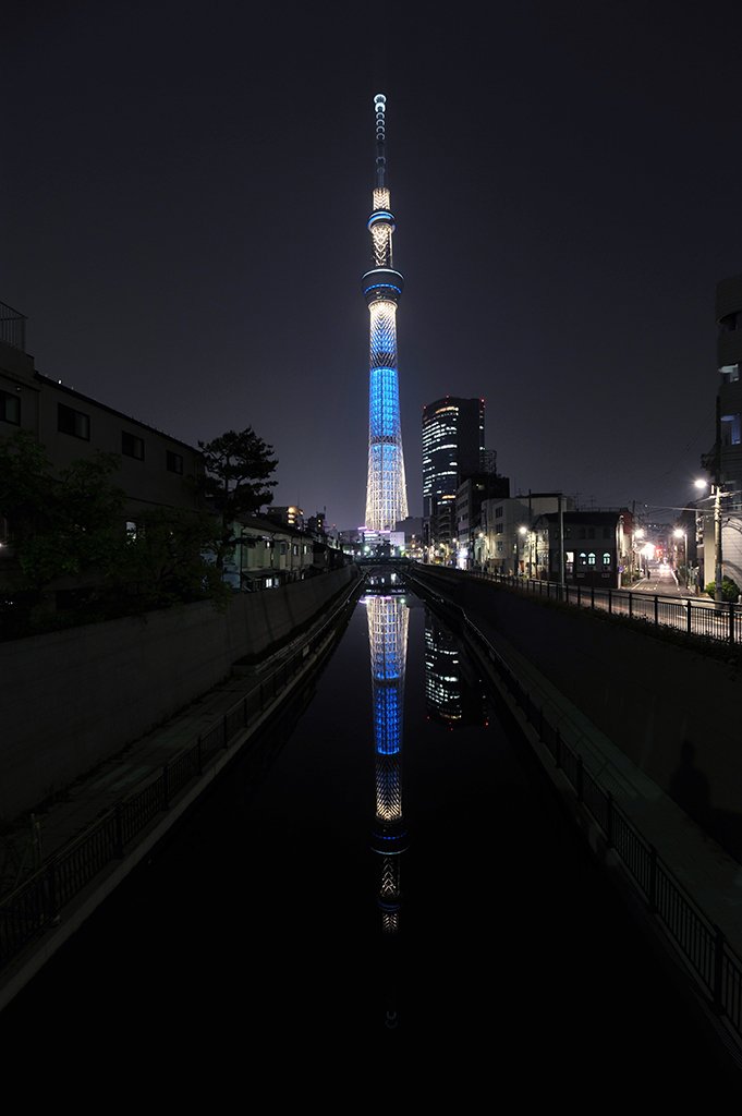 水面に写る逆さスカイツリー「粋」