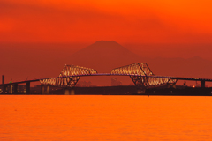 富士山と東京ゲートブリッジ