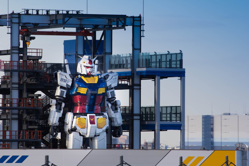 ガンダム、横浜に立つ