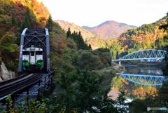 会津の秋景色と列車