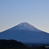 少し夕陽に染まった富士