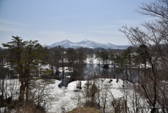 雪解け進む裏磐梯