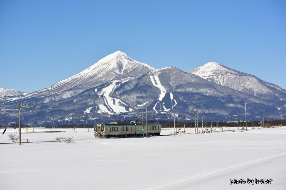 雪山と鉄道