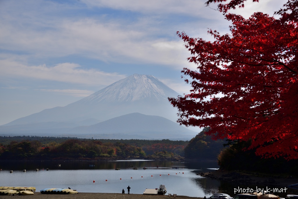 子抱富士と精進湖と紅葉