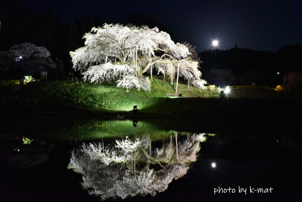 月夜に浮かぶ