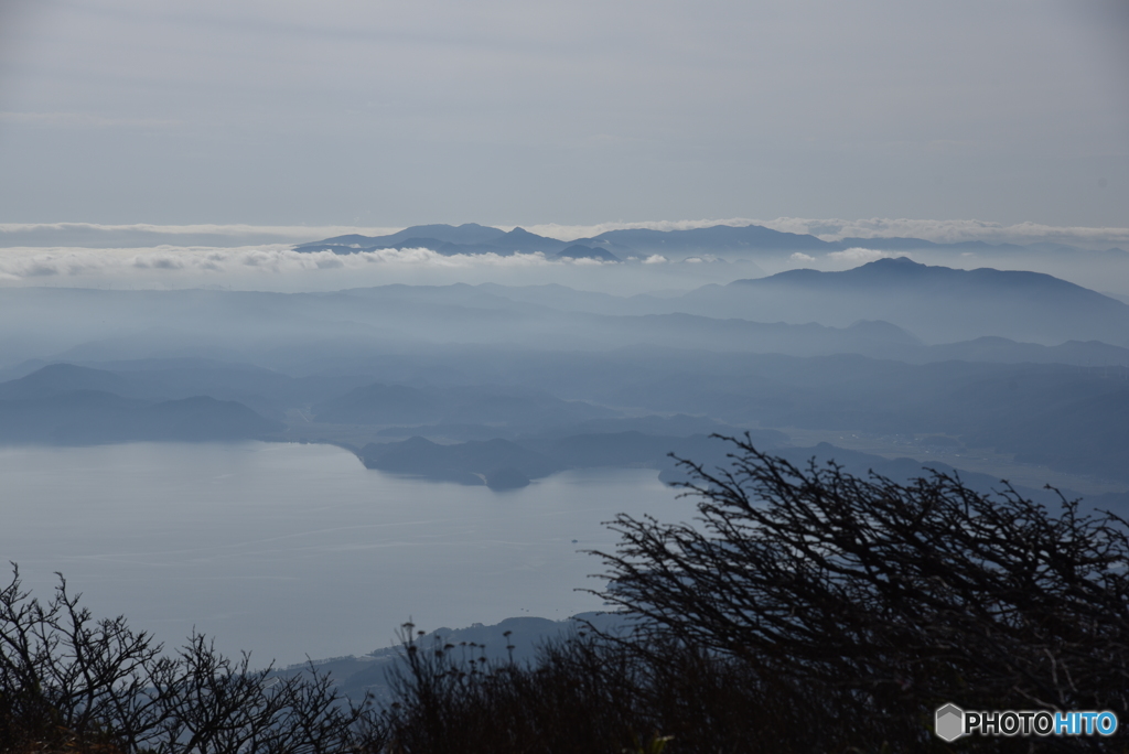 雲海に浮かぶ山々