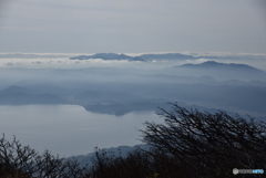 雲海に浮かぶ山々