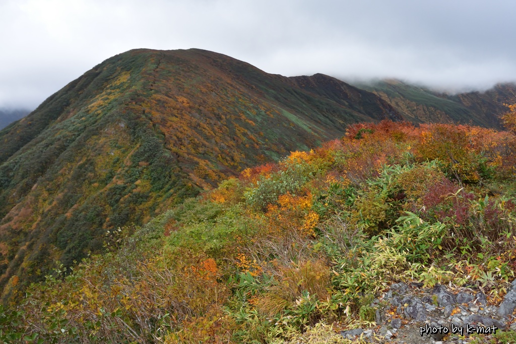 朝日連峰の紅葉2023①