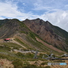 朝日岳と峰の茶屋避難小屋