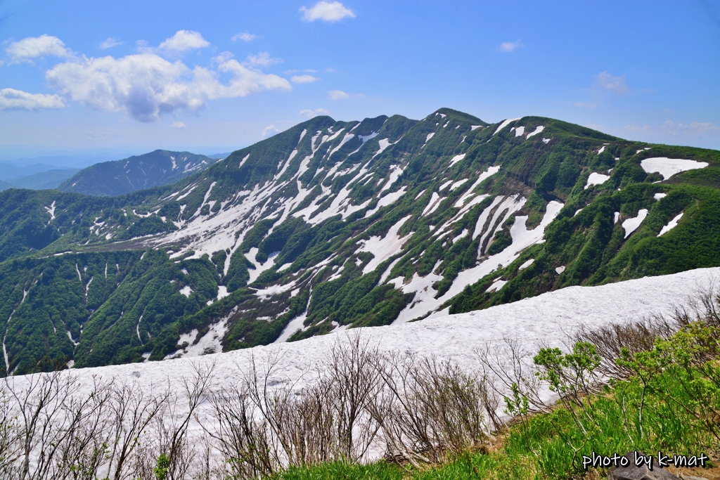 残雪の守門岳