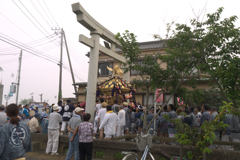 鳥居ギリギリ