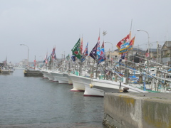 並ぶ大漁旗