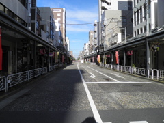 祭りの日の商店街