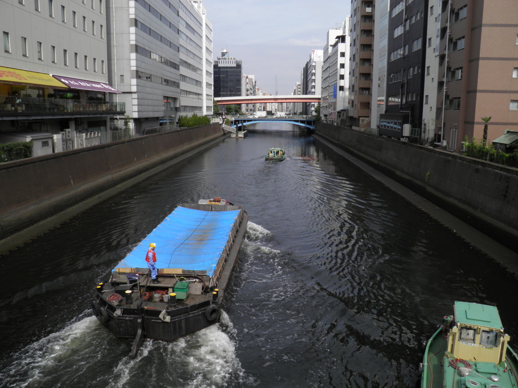 ビルの谷間