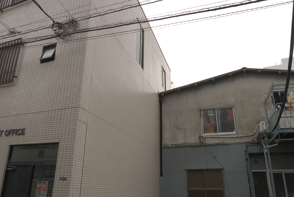 屋根刺さってますけど・・・