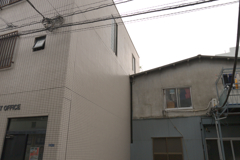 屋根刺さってますけど・・・