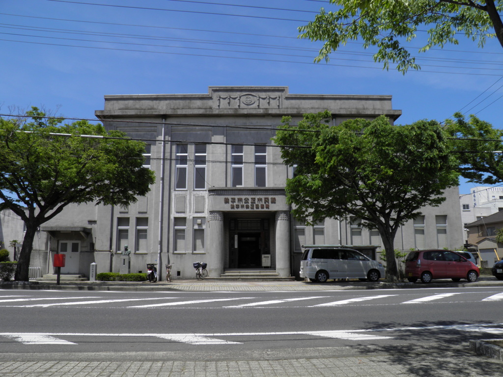 硬そうな建物