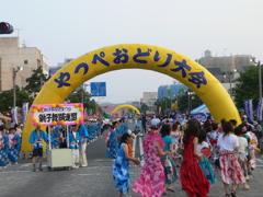 踊りの列