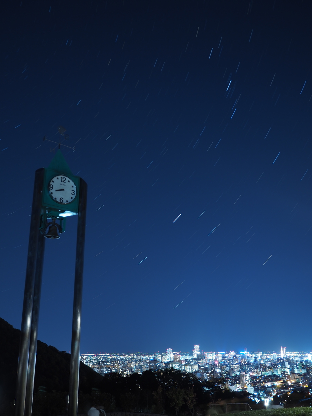 星と時計と夜景