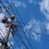 電柱と空。