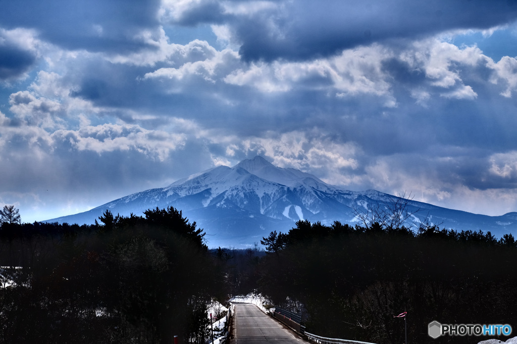 お山はまだ真冬