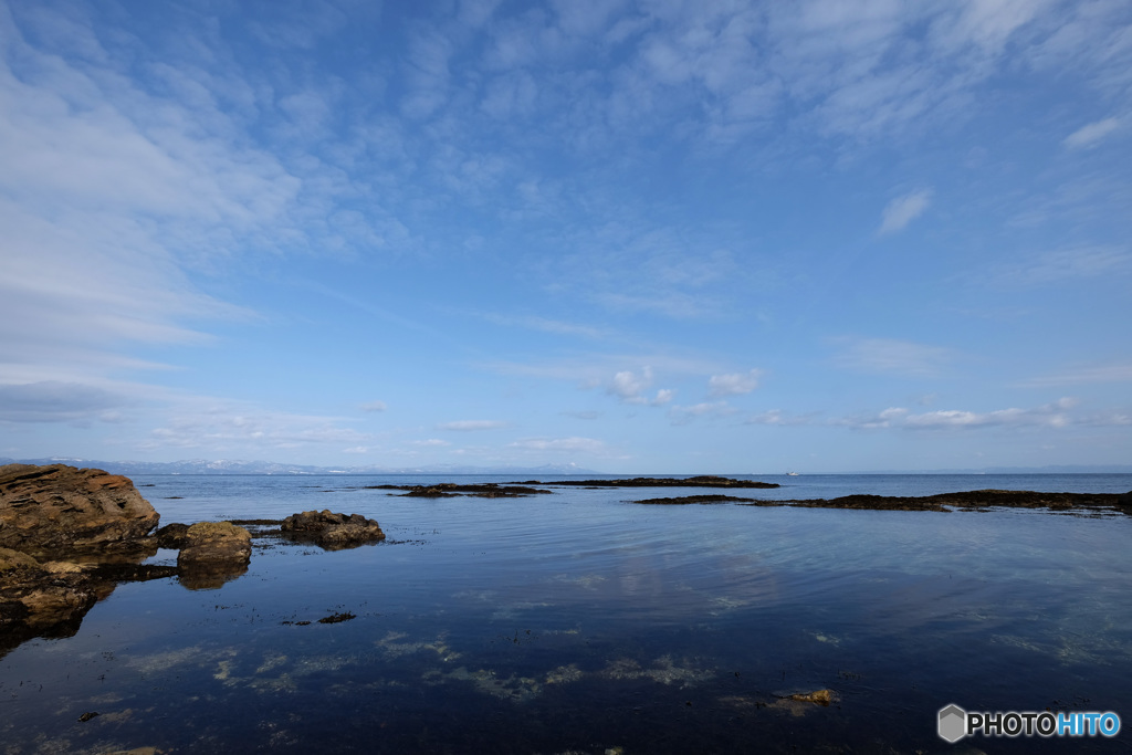 静かなる冬の海と空