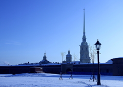 冬晴れのペトロパヴロフスキー大聖堂