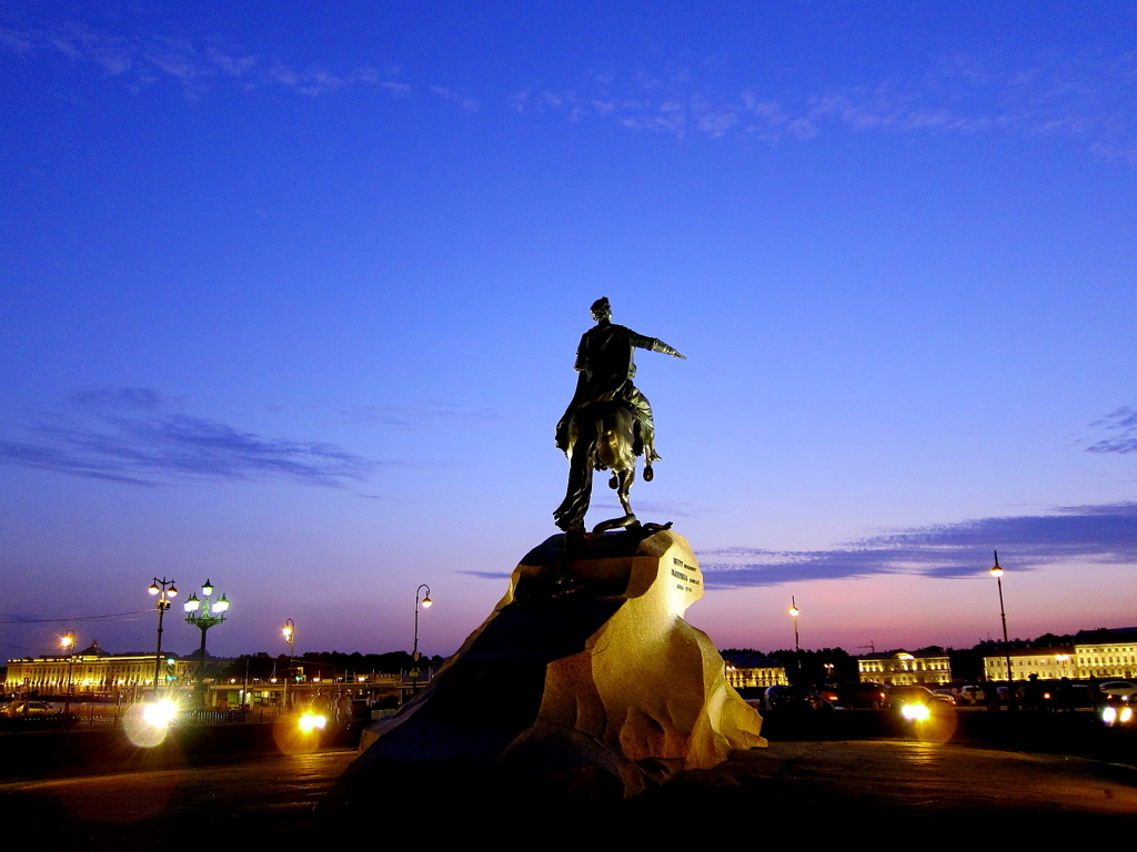 白夜の青銅の騎士像
