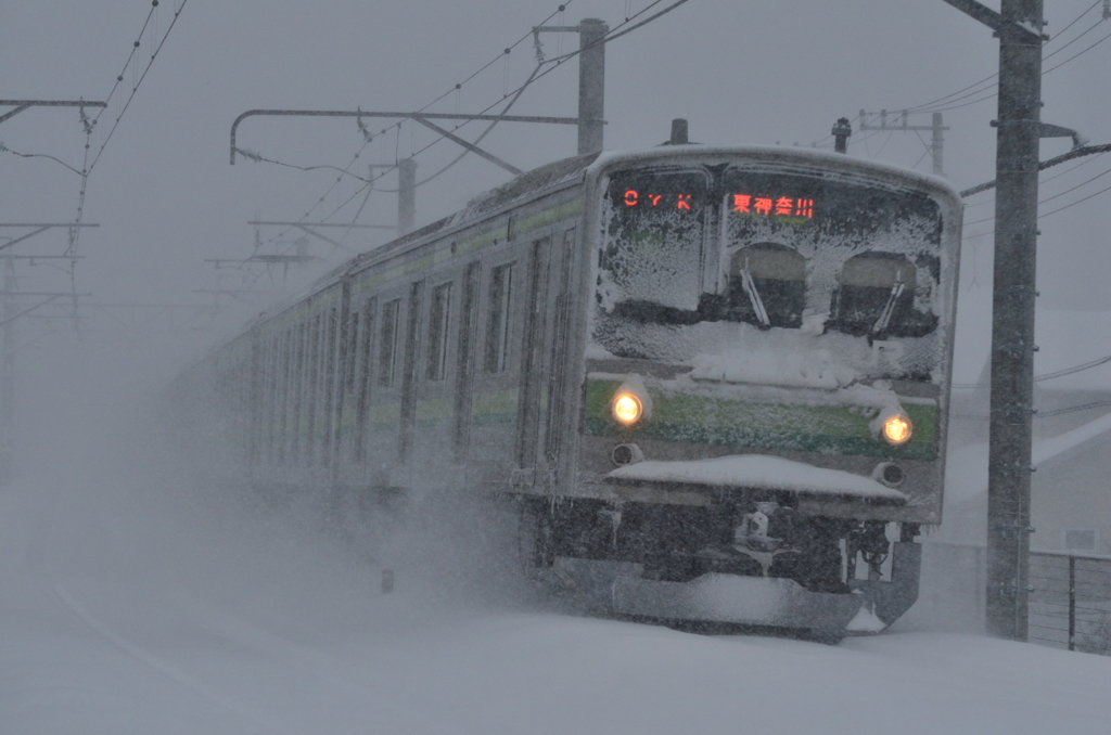 雪を巻き上げて