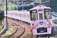 ピンク色の電車