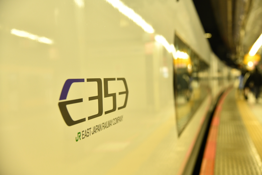 E353