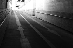 モノクローム・地下道