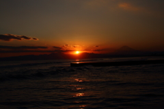 湘南の夕焼けと富士山