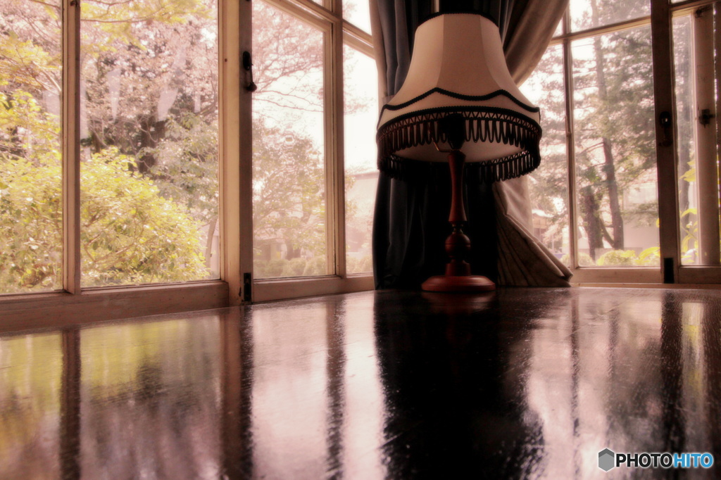 机とスタンドライト