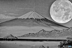 月と富士の山