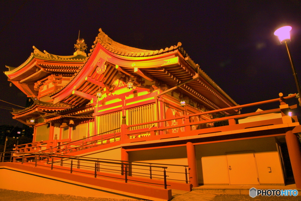 ライトアップ弁天堂