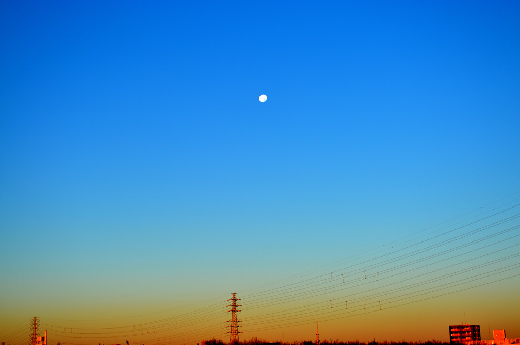 今朝の日の出の時の月