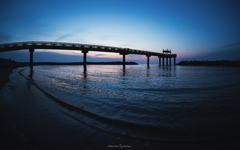 新潟　夕凪の橋にて