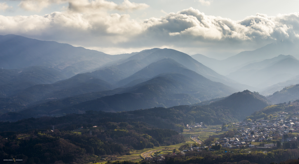 春霞む里山