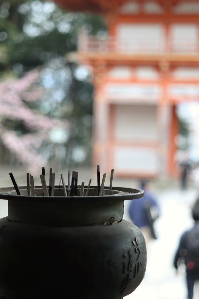 線香の香りに誘われて