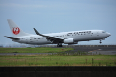 ”JAL エクスプレス”タイトルの737-800