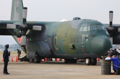 地上展示機C-130