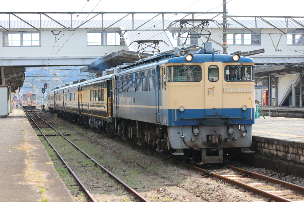 サロンカーナニハ　EF65