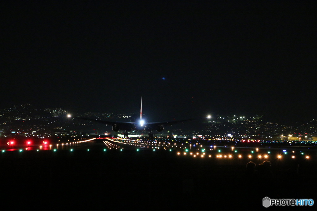 伊丹の夜　１ landing plane