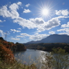 秋の湖にて