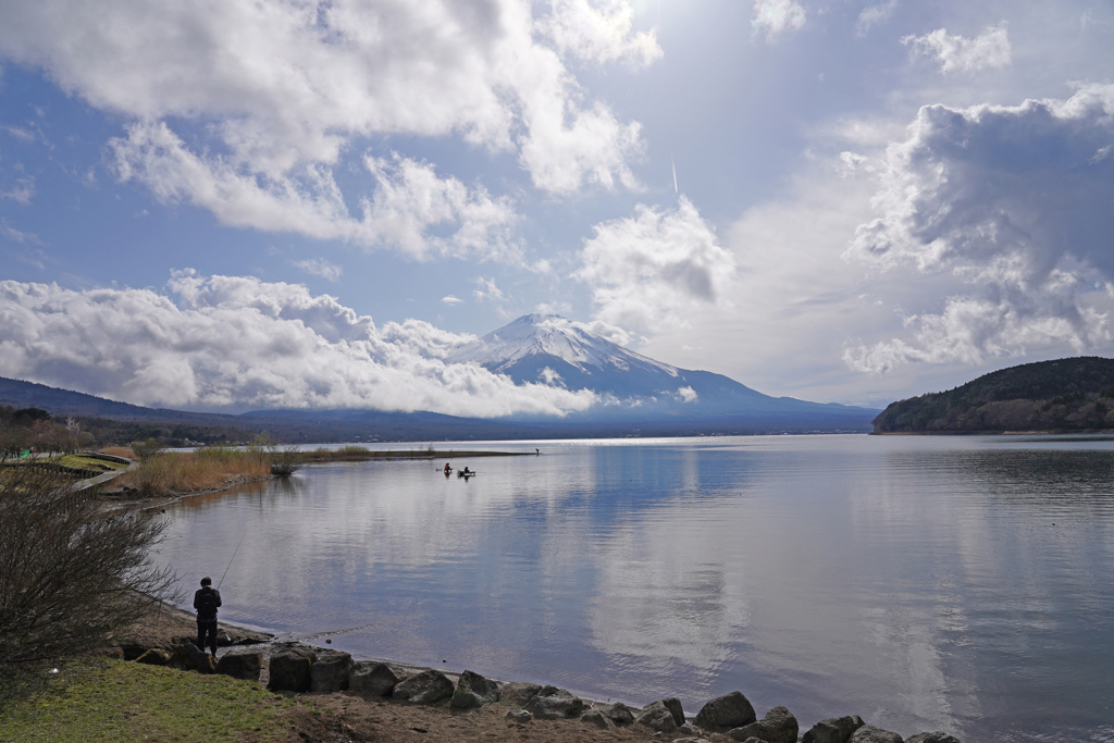 山中湖より富士を望む・・